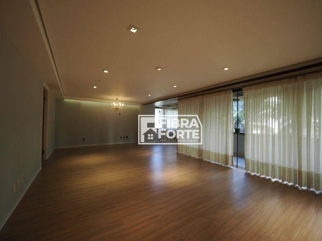 Apartamento à venda com 4 quartos, 226m² - Foto 2