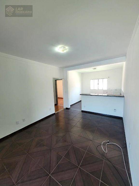 Casa para alugar com 2 quartos, 74m² - Foto 5