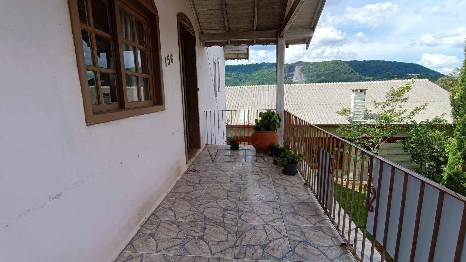 Casa à venda com 5 quartos, 250m² - Foto 2