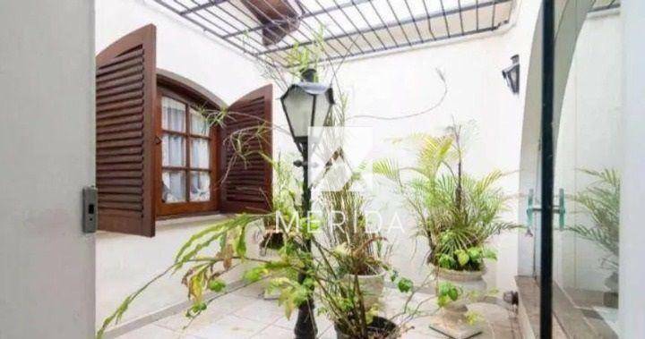 Casa à venda e aluguel com 3 quartos, 325m² - Foto 11