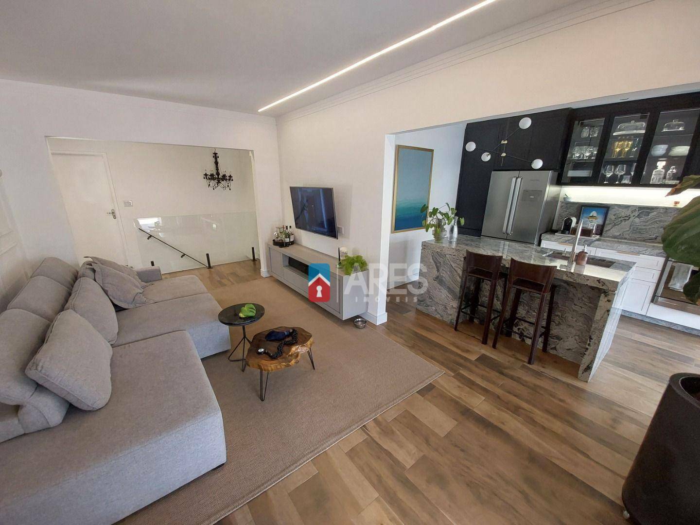 Casa à venda com 3 quartos, 157m² - Foto 1