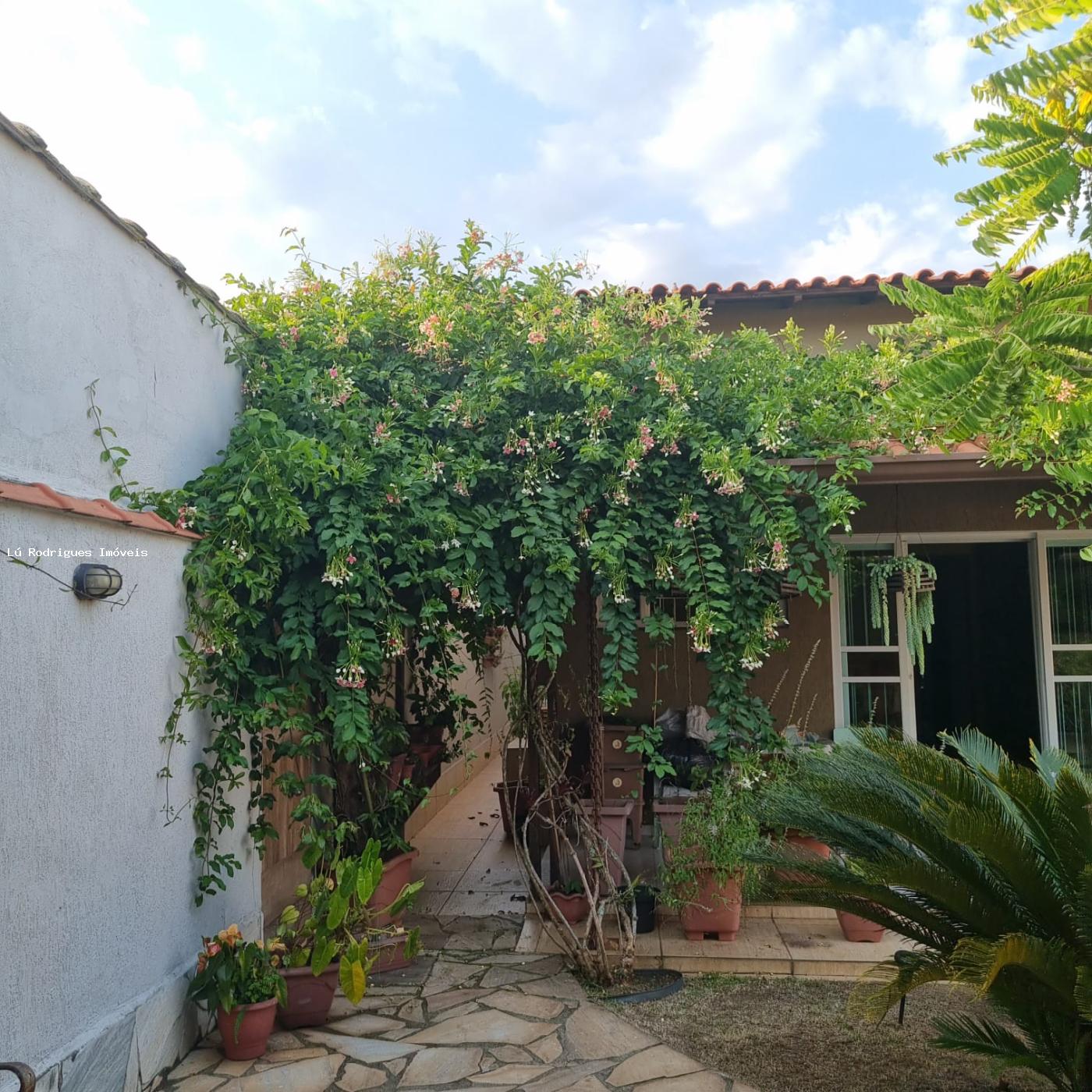 Casa à venda com 3 quartos, 371m² - Foto 2