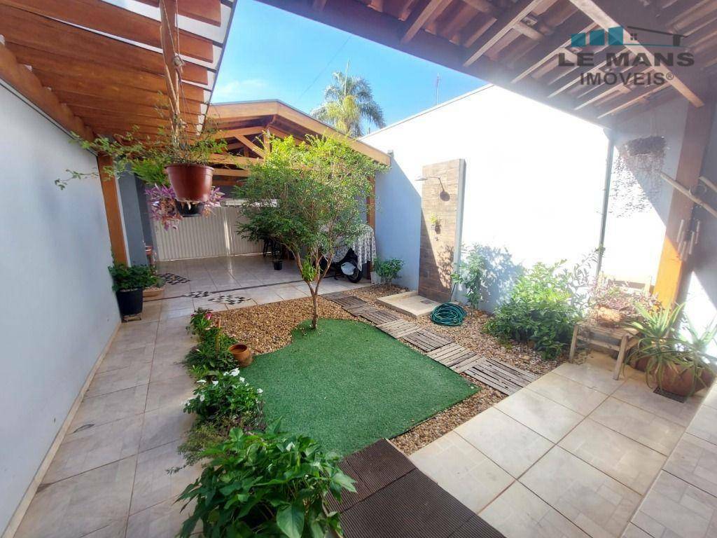 Casa à venda com 2 quartos, 125m² - Foto 1