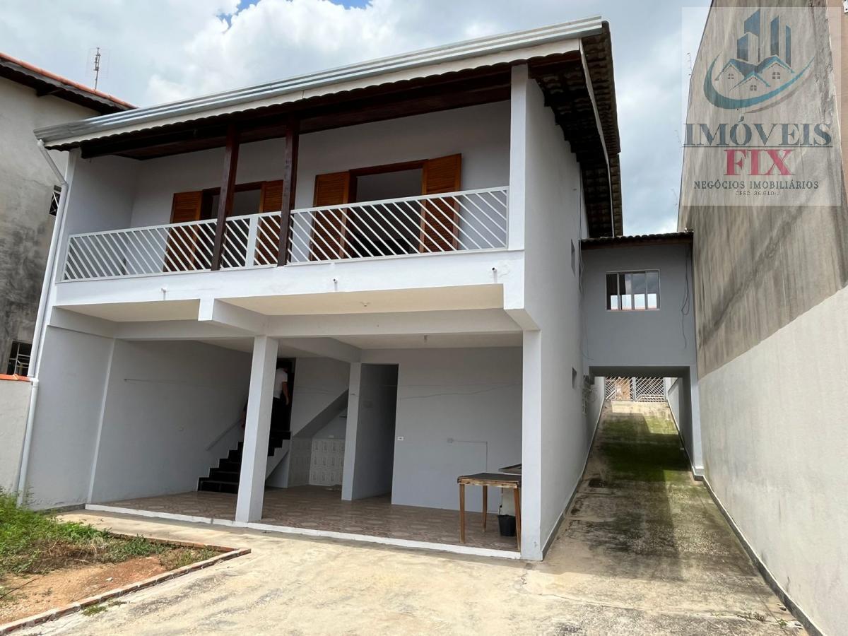 Casa à venda com 3 quartos, 195m² - Foto 1