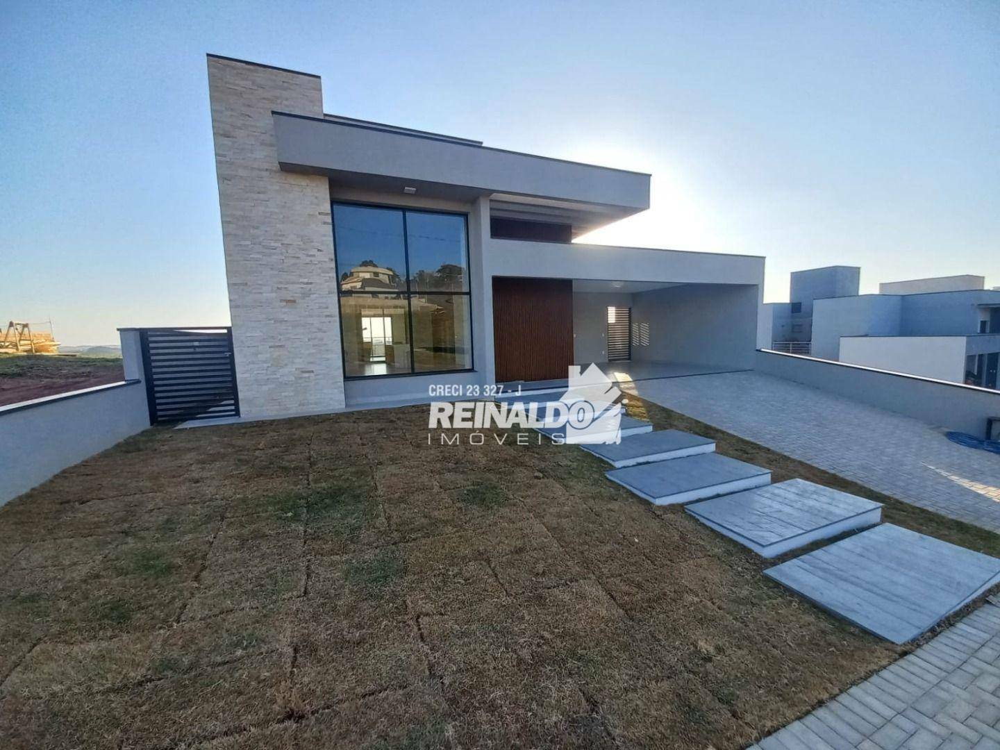 Casa à venda com 3 quartos, 273m² - Foto 1