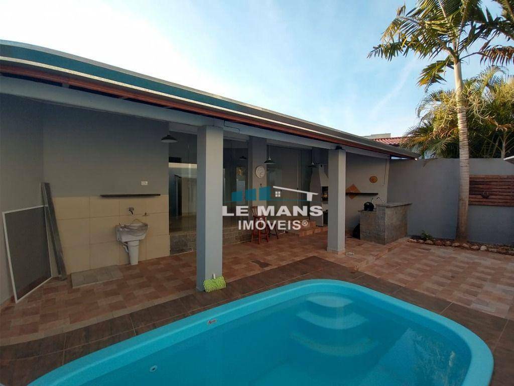 Casa à venda com 3 quartos, 110m² - Foto 1