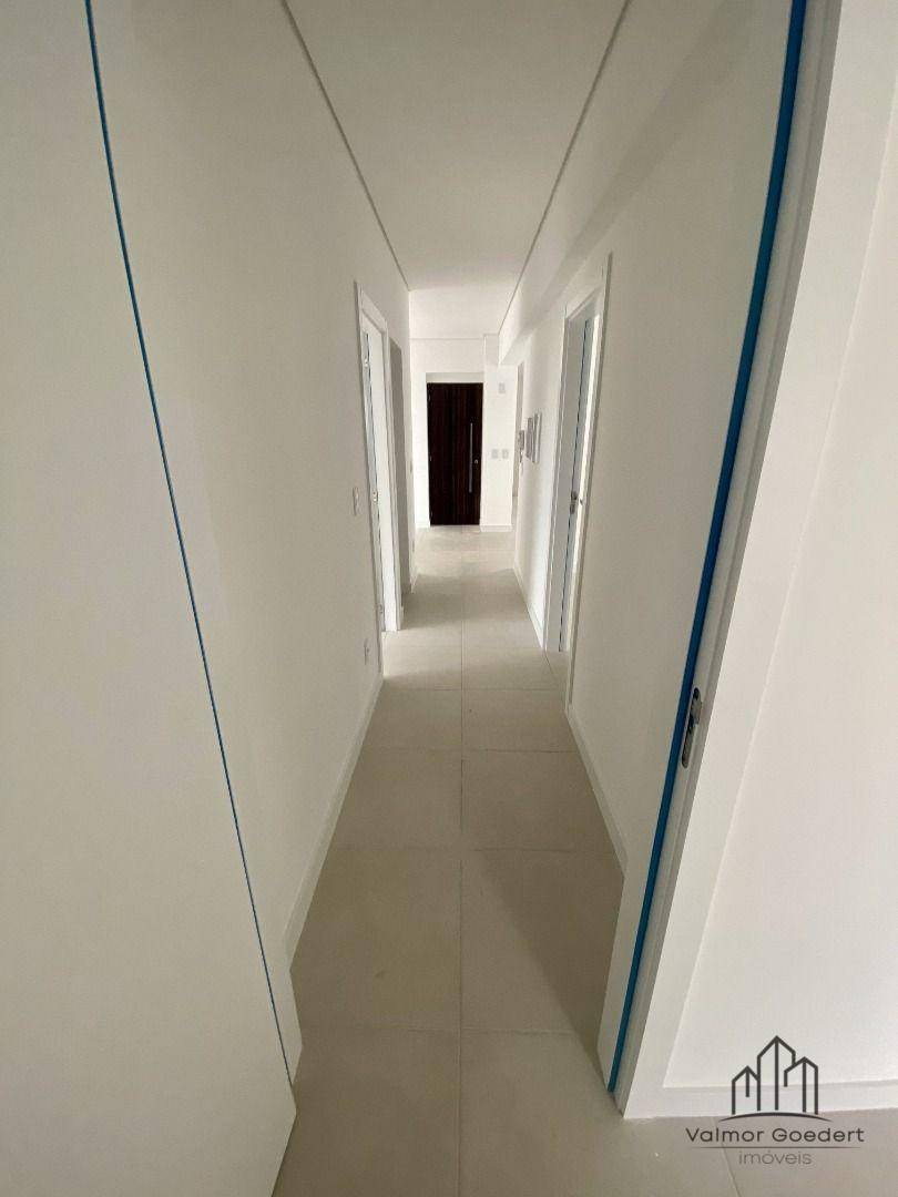 Apartamento para alugar com 3 quartos, 97m² - Foto 15