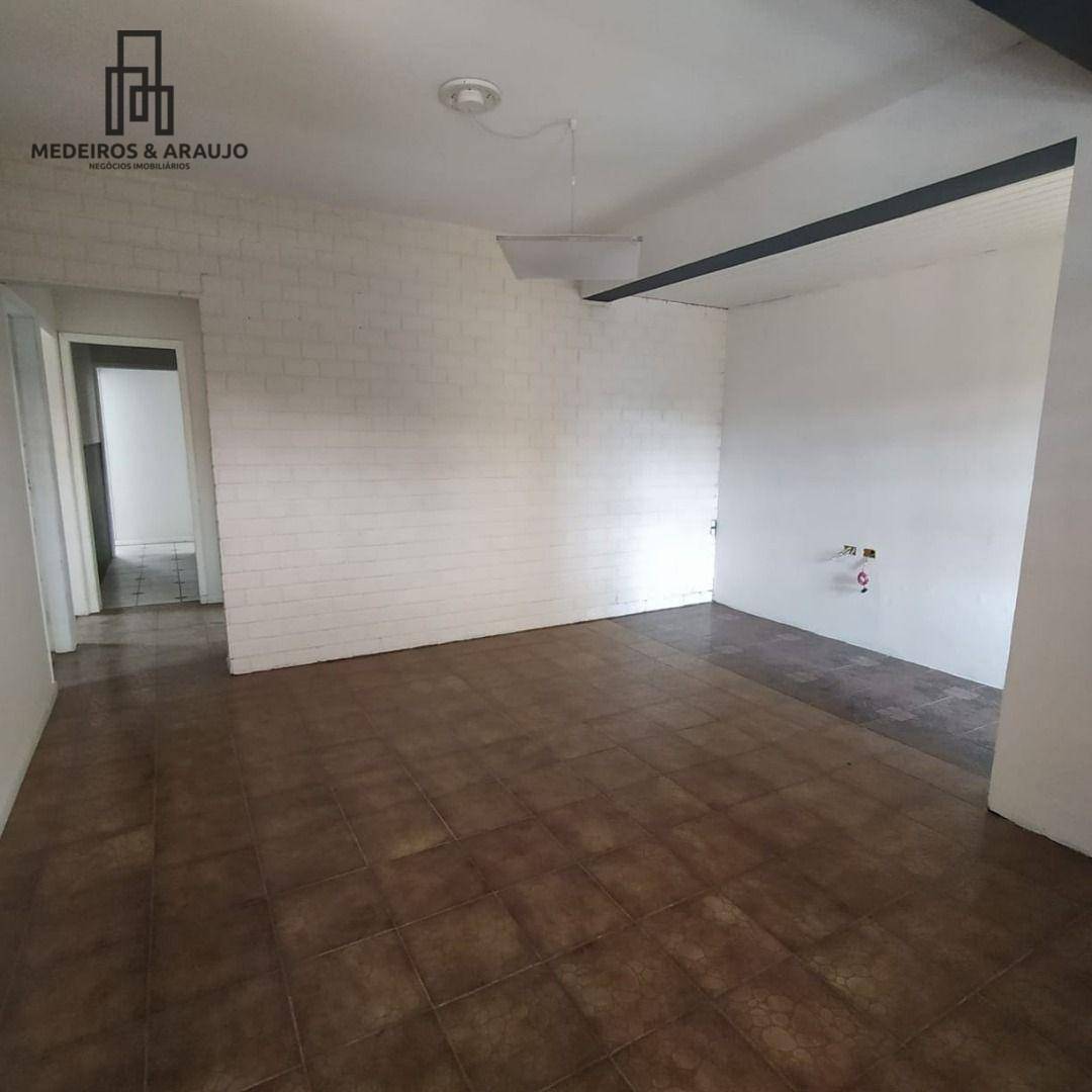 Casa à venda com 4 quartos, 210m² - Foto 16