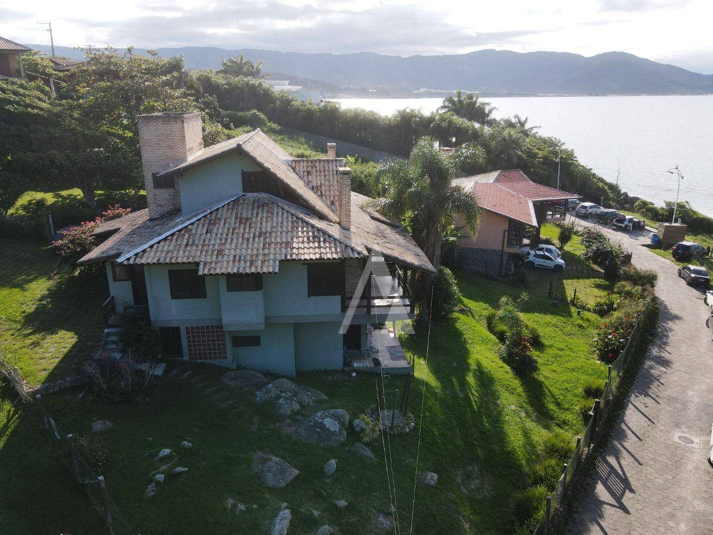 Casa, 8 quartos, 266 m² - Foto 1