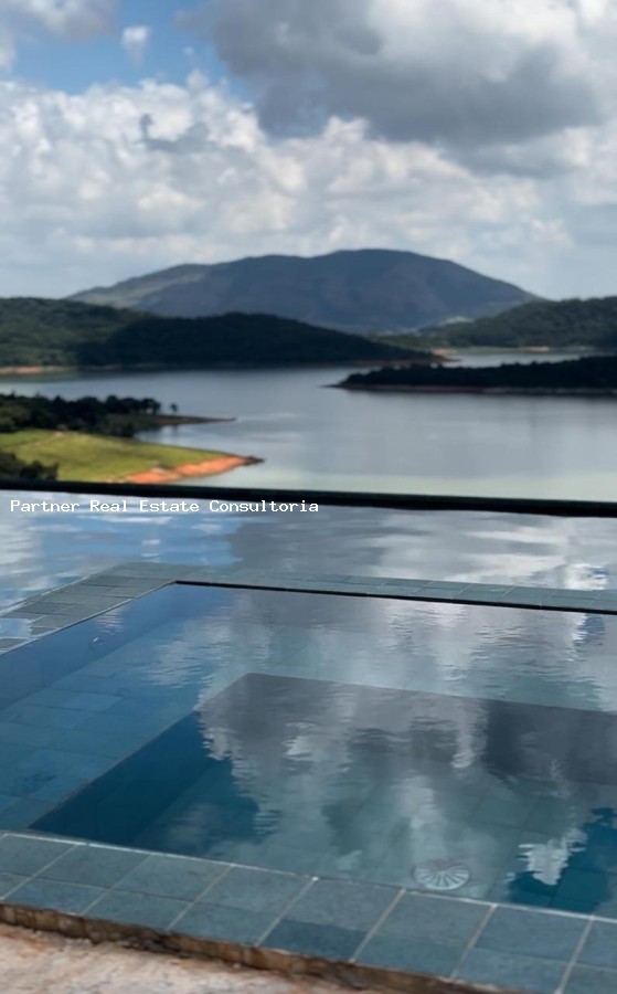 Casa à venda com 8 quartos, 132614m² - Foto 1