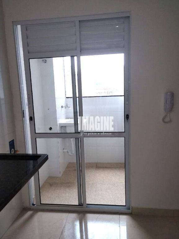 Apartamento à venda com 2 quartos, 40m² - Foto 2