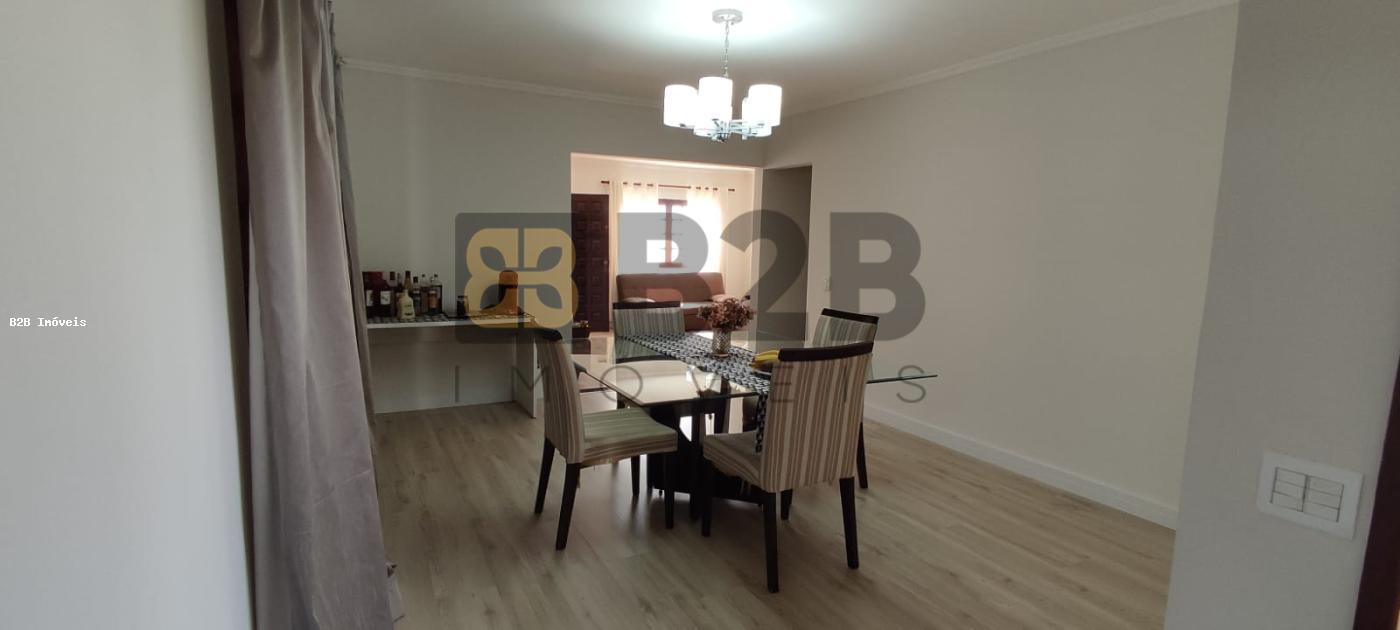 Casa à venda com 3 quartos, 200m² - Foto 9