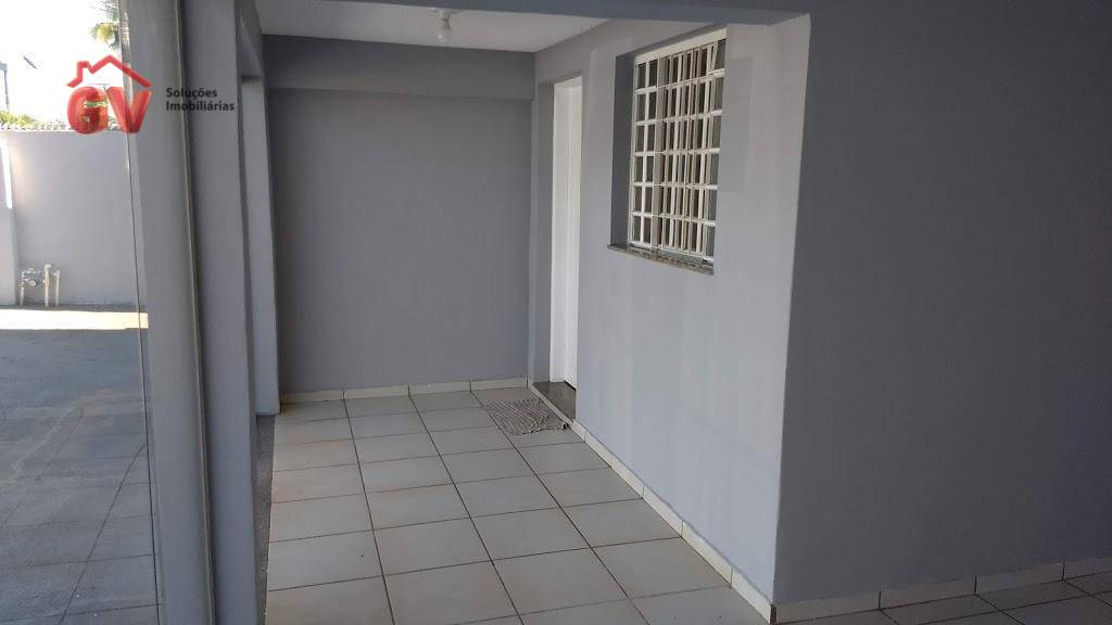 Casa para alugar com 2 quartos, 450m² - Foto 8