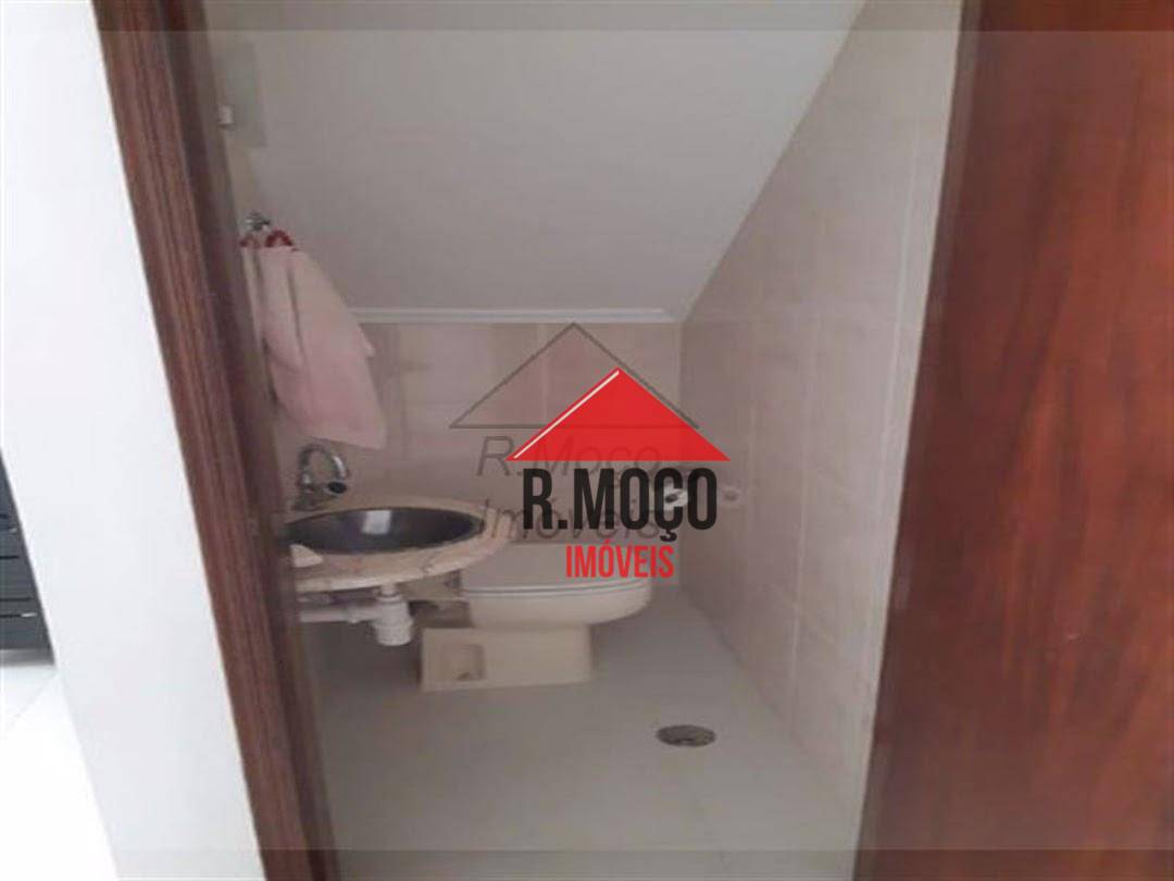 Sobrado à venda com 2 quartos, 216m² - Foto 1