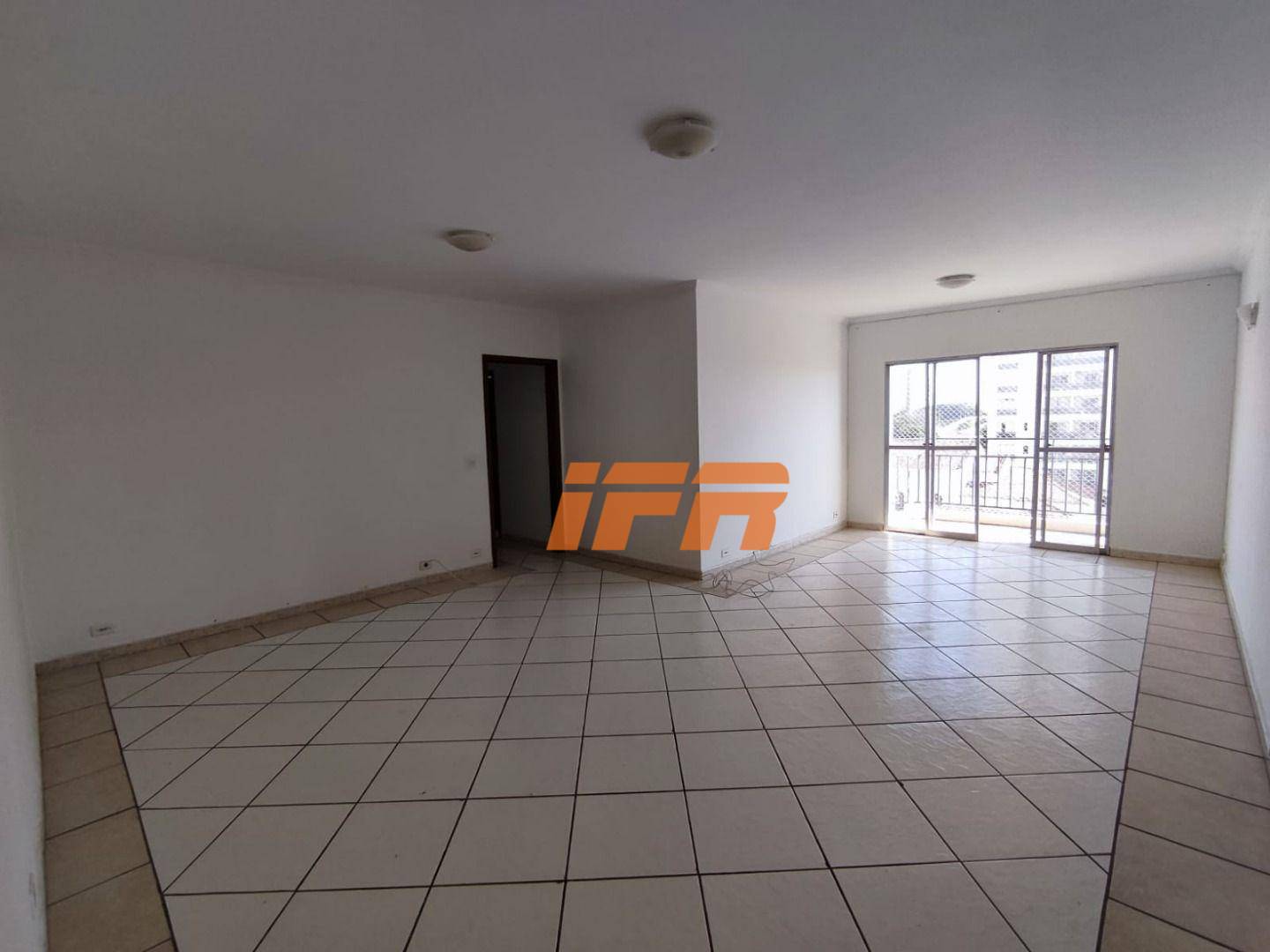 Apartamento à venda com 3 quartos, 143m² - Foto 1