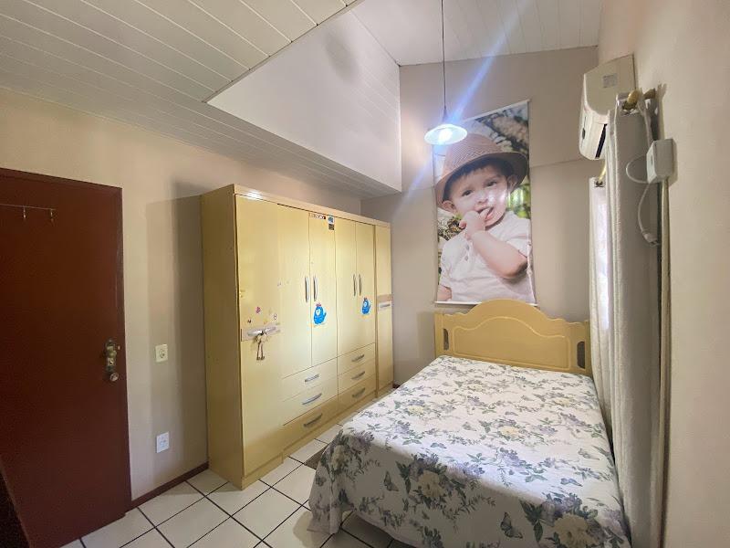 Casa à venda com 3 quartos, 200m² - Foto 30