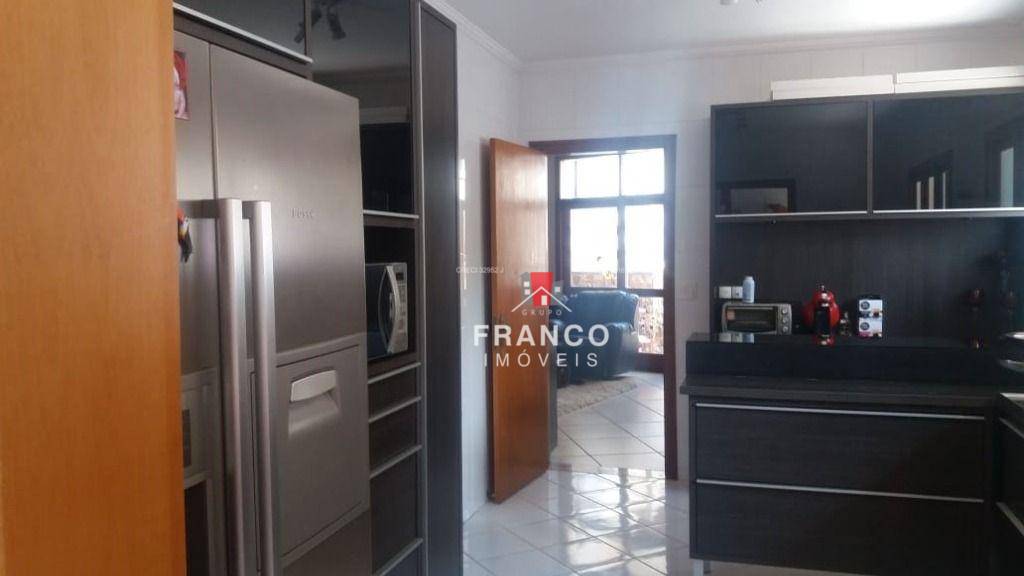 Casa à venda com 3 quartos, 350m² - Foto 8