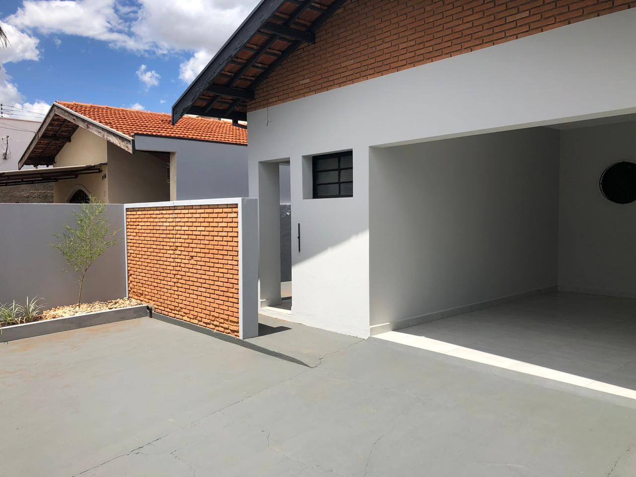 Casa à venda com 3 quartos, 300m² - Foto 2