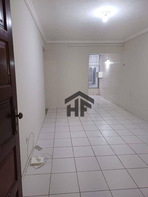 Apartamento à venda com 3 quartos, 75m² - Foto 4