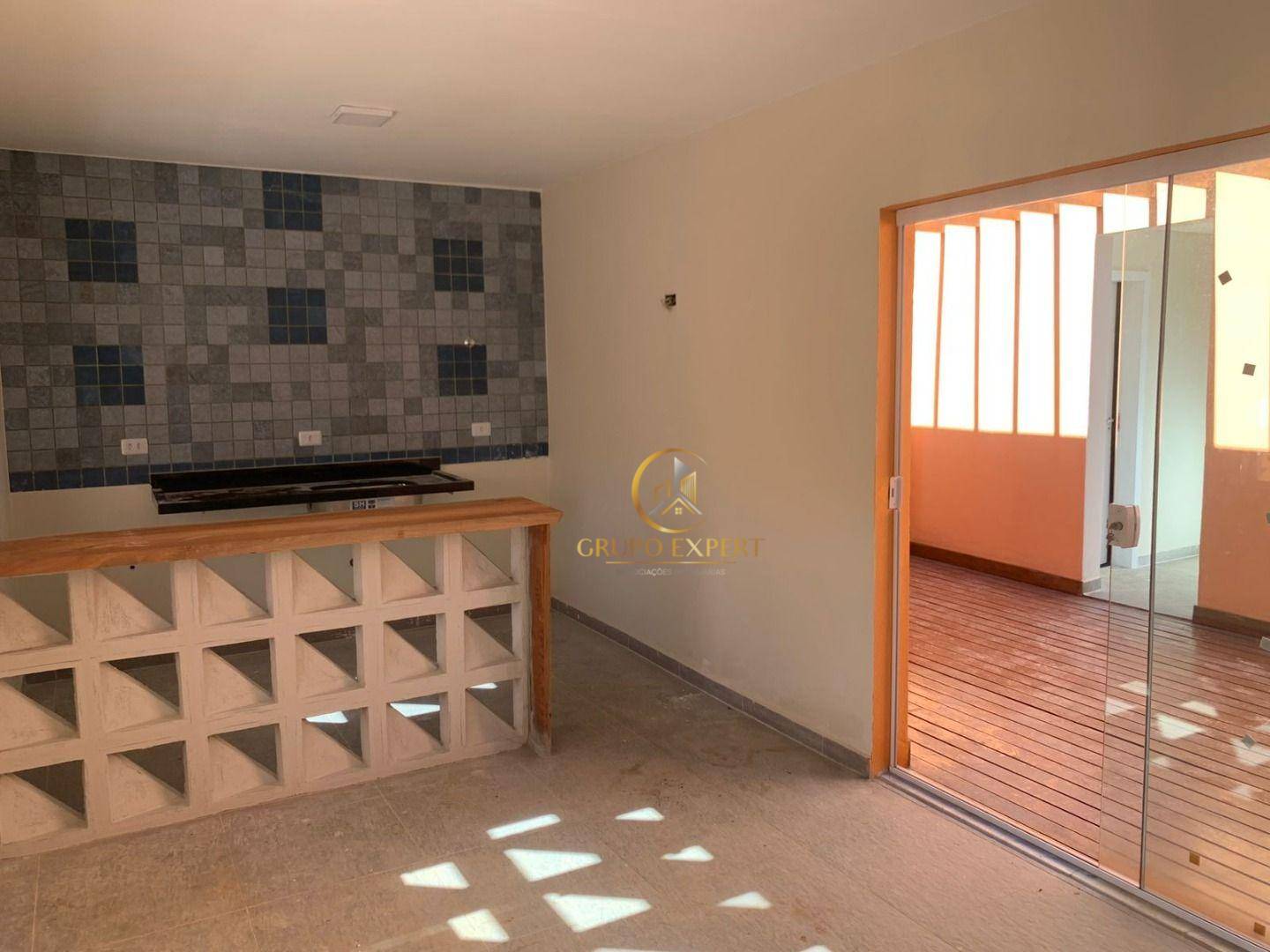 Casa de Condomínio à venda com 3 quartos, 200m² - Foto 2