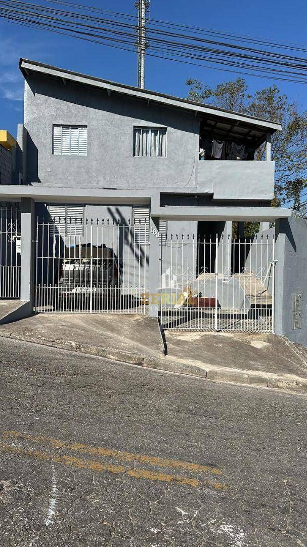 Sobrado à venda com 8 quartos, 240m² - Foto 3