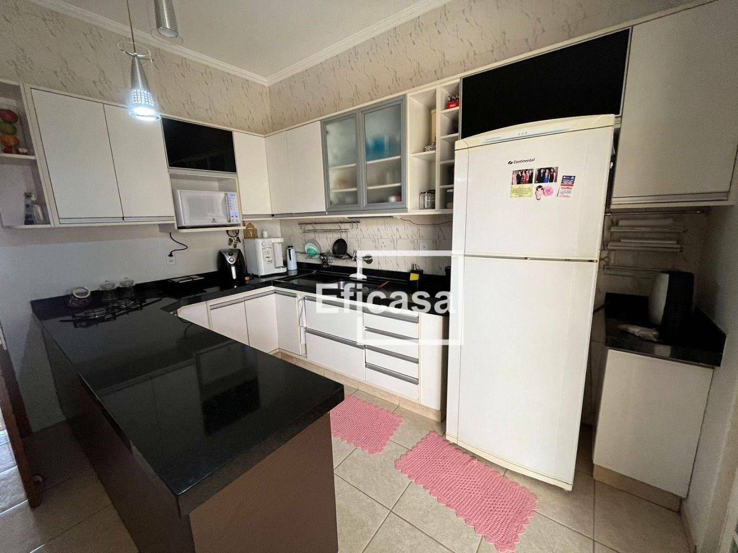 Casa à venda com 3 quartos, 220m² - Foto 4