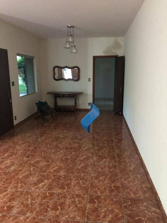 Casa à venda com 3 quartos, 225m² - Foto 4