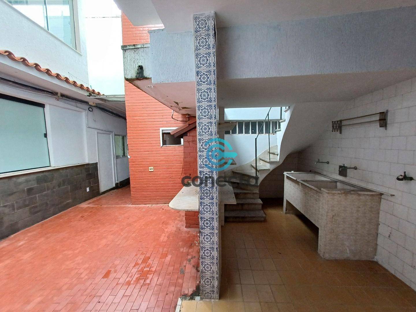 Casa à venda e aluguel com 8 quartos, 444m² - Foto 13