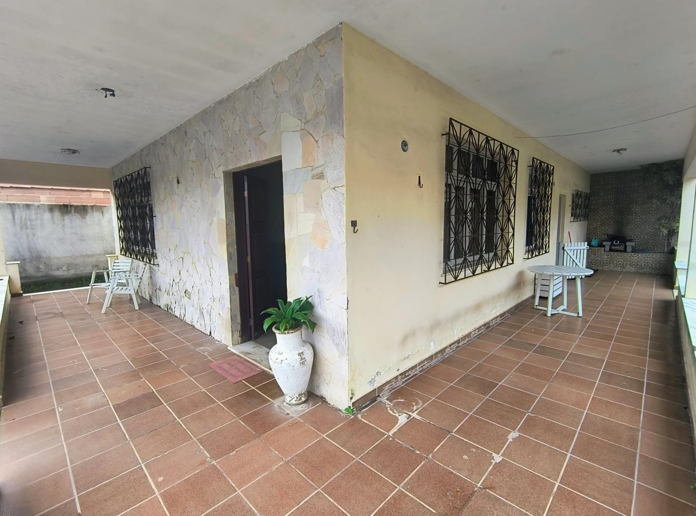 Casa à venda com 3 quartos, 420m² - Foto 2