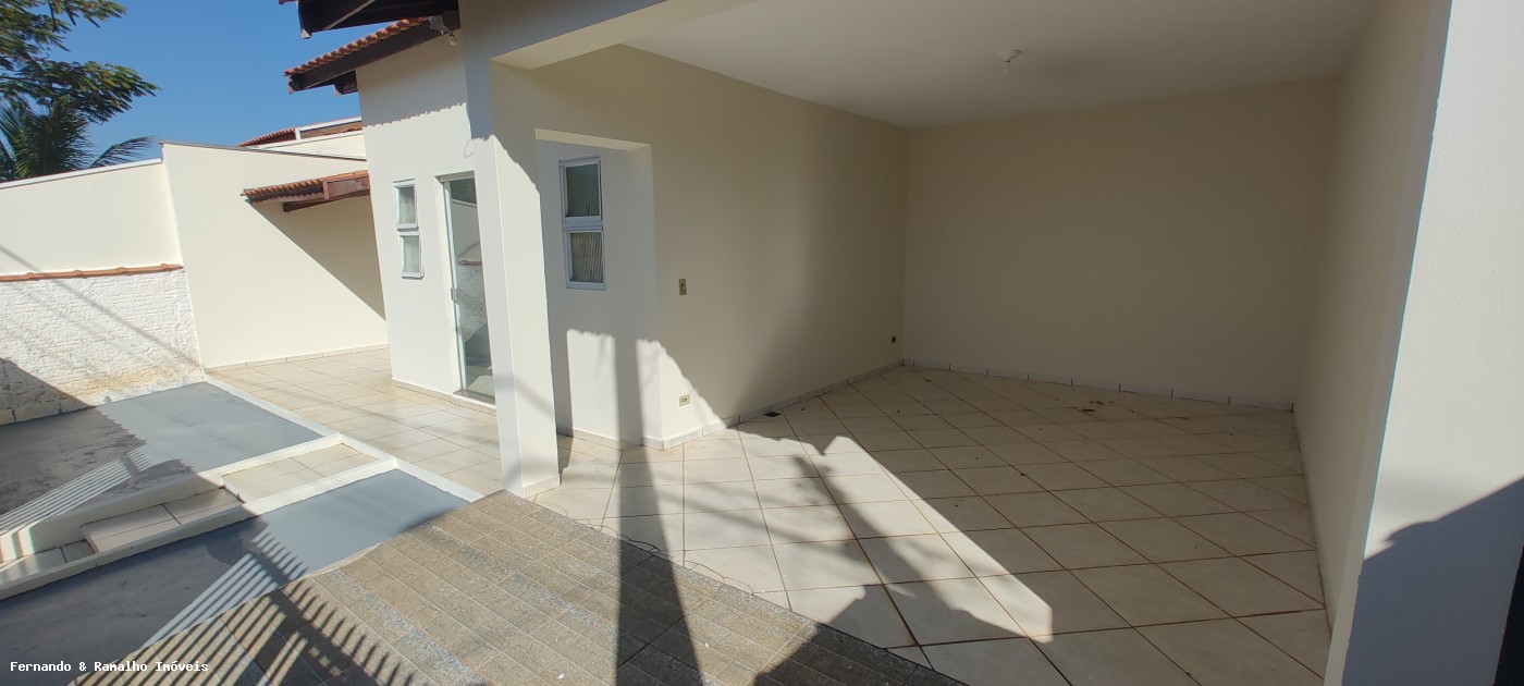 Casa para alugar com 2 quartos, 151m² - Foto 1