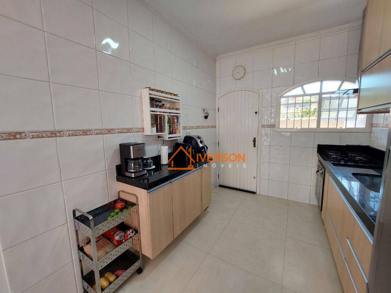 Casa à venda com 3 quartos, 190m² - Foto 8