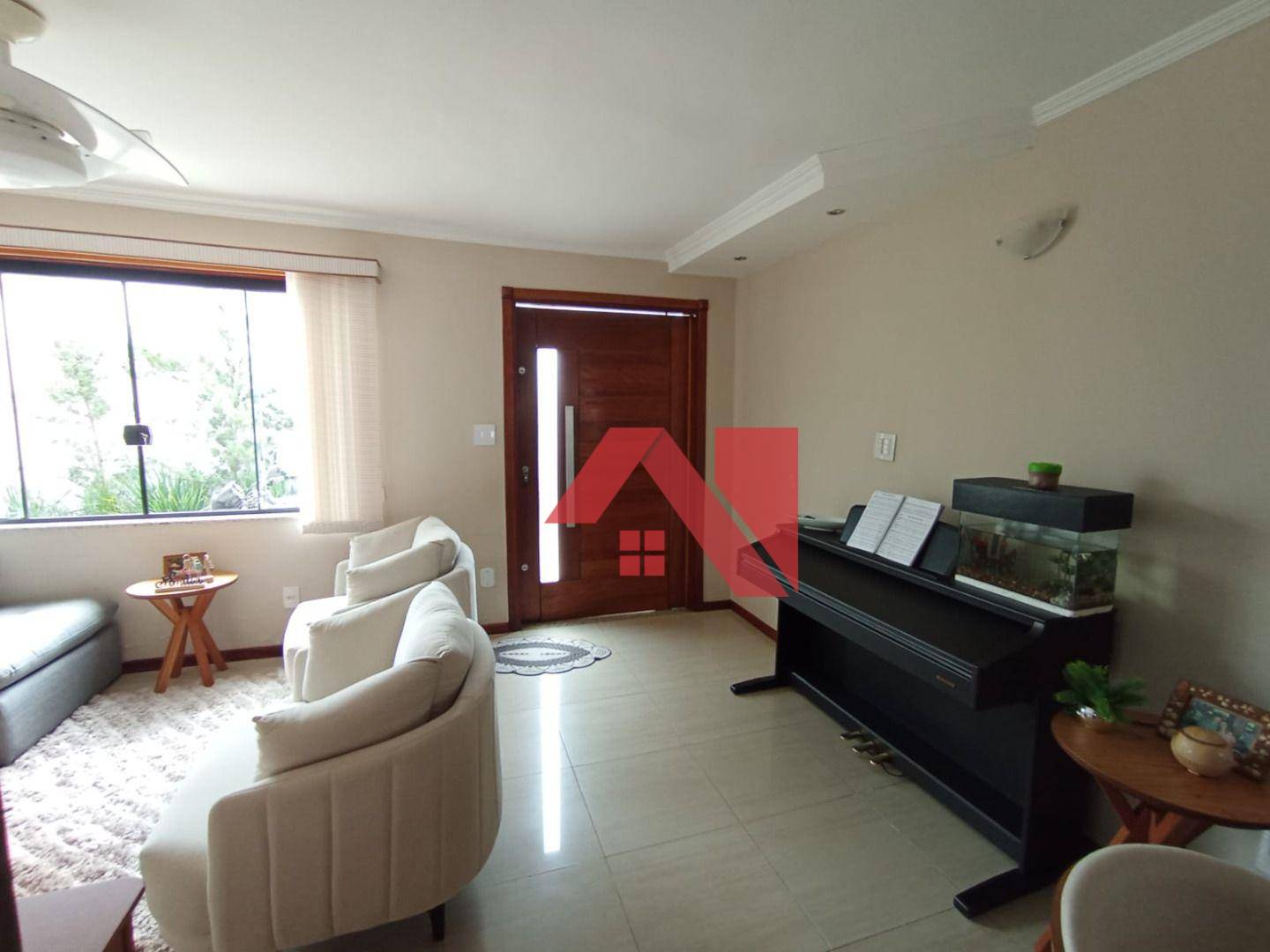 Casa à venda com 2 quartos, 180m² - Foto 1