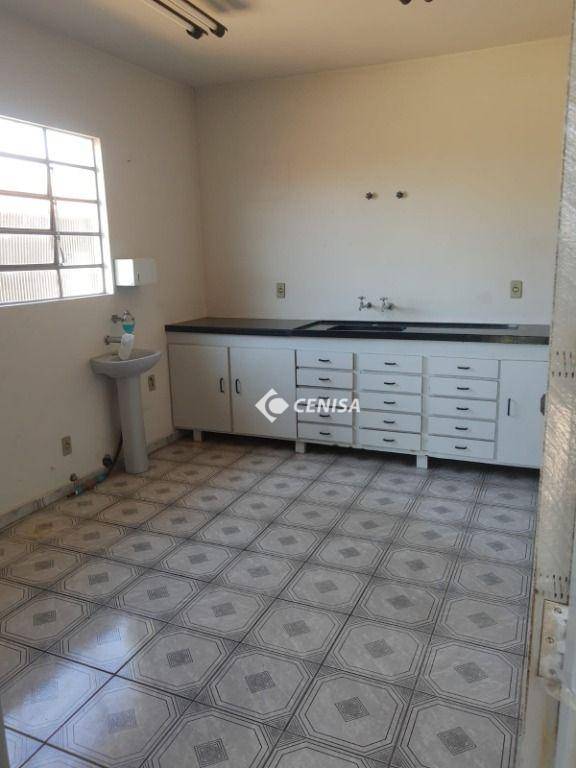 Casa à venda com 3 quartos, 300m² - Foto 11