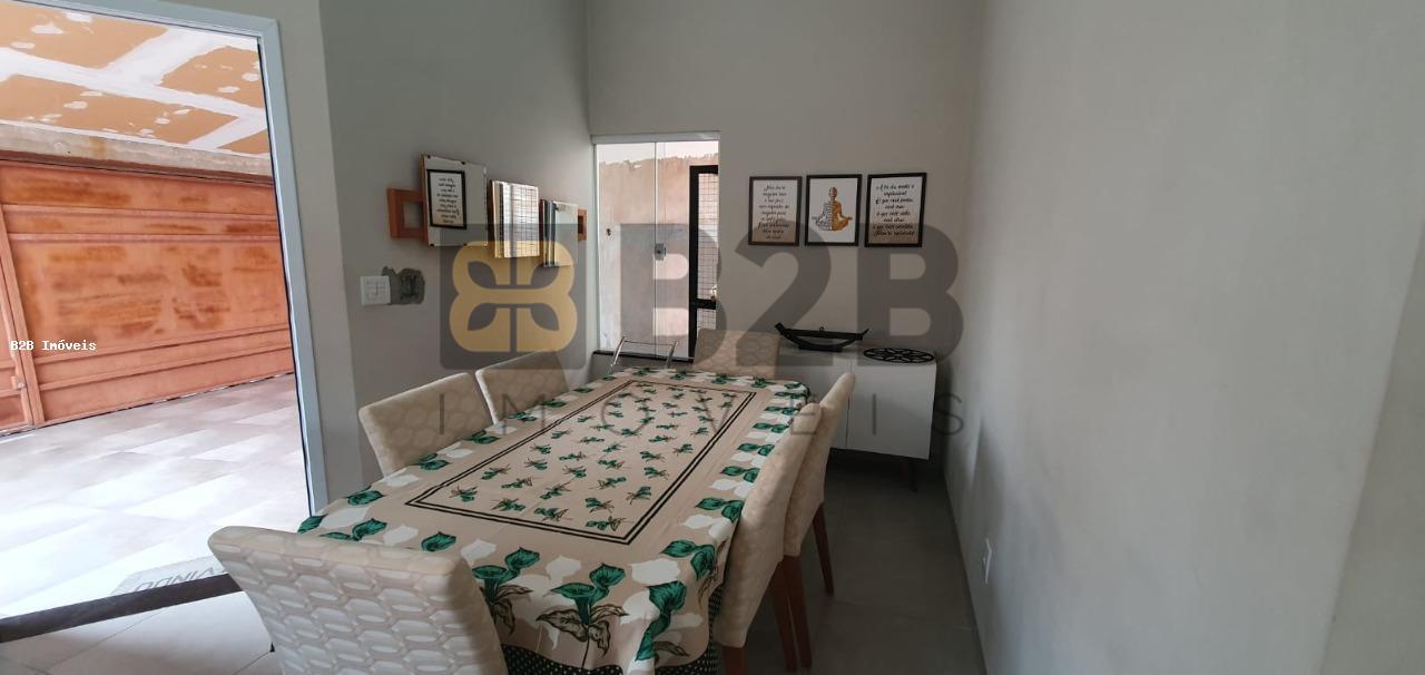 Casa à venda com 2 quartos, 64m² - Foto 1