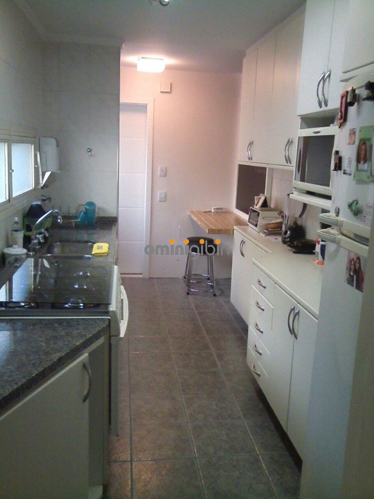 Apartamento à venda com 3 quartos, 180m² - Foto 4