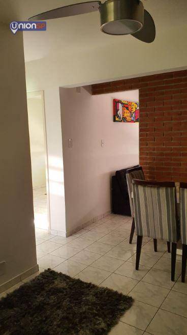 Apartamento à venda com 2 quartos, 42m² - Foto 2