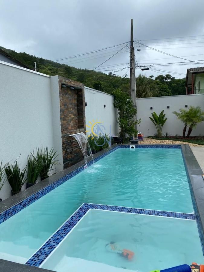 Casa para alugar com 4 quartos, 160m² - Foto 1