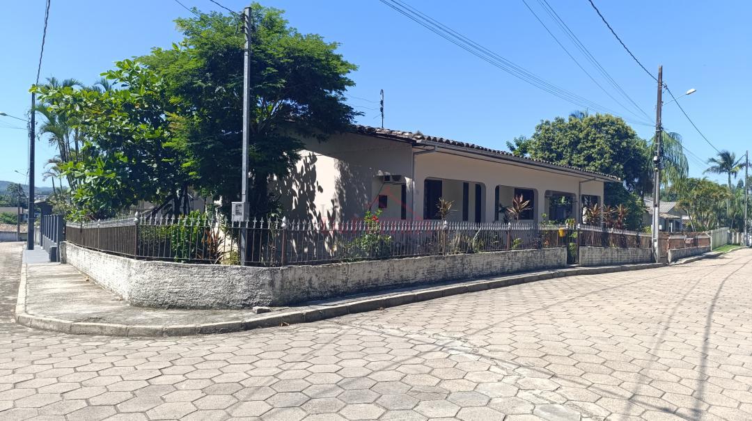 Casa à venda com 3 quartos, 141m² - Foto 2