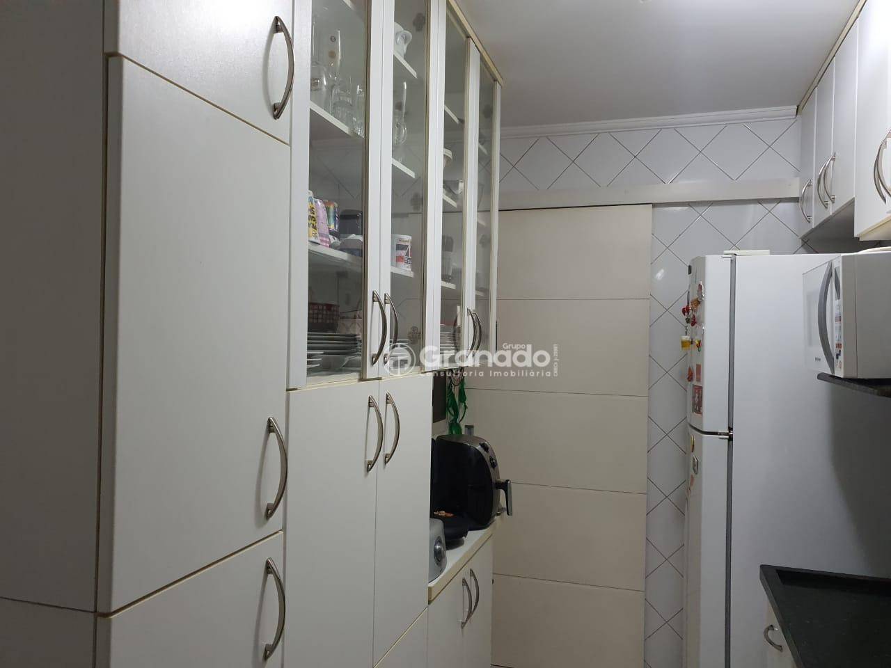 Apartamento à venda com 3 quartos, 65m² - Foto 2