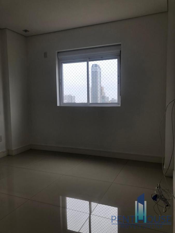 Apartamento para alugar com 3 quartos, 132m² - Foto 11