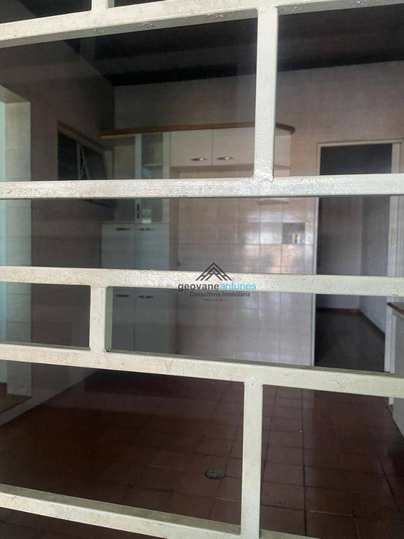 Casa à venda com 2 quartos, 250m² - Foto 9