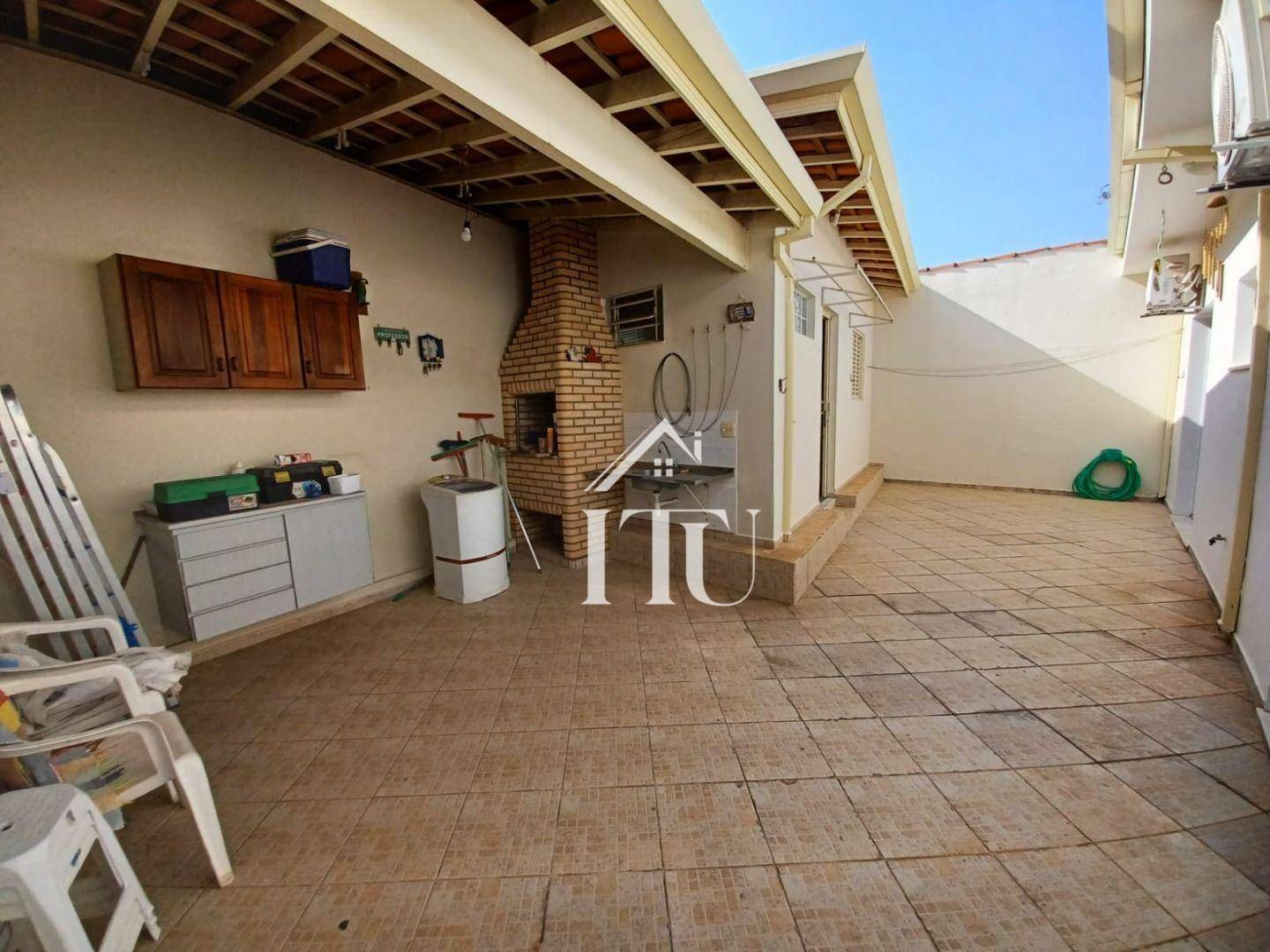 Casa à venda com 5 quartos, 300m² - Foto 2