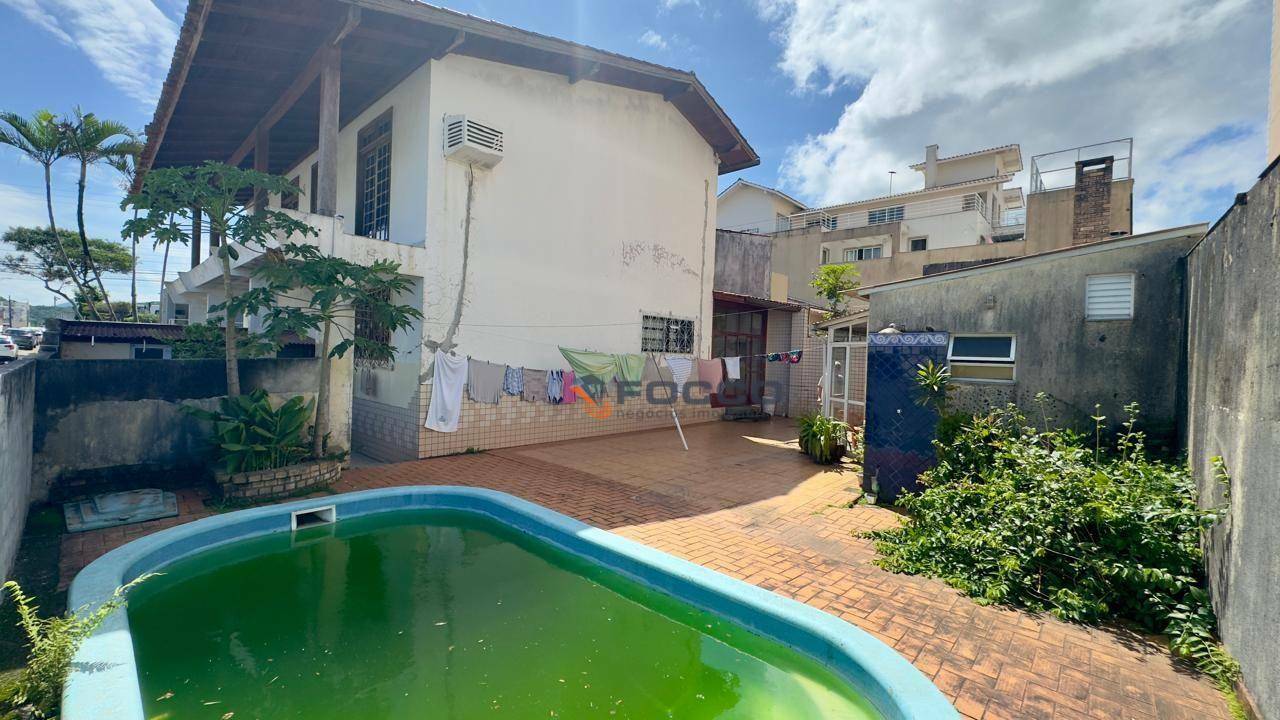 Casa à venda com 5 quartos, 320m² - Foto 14