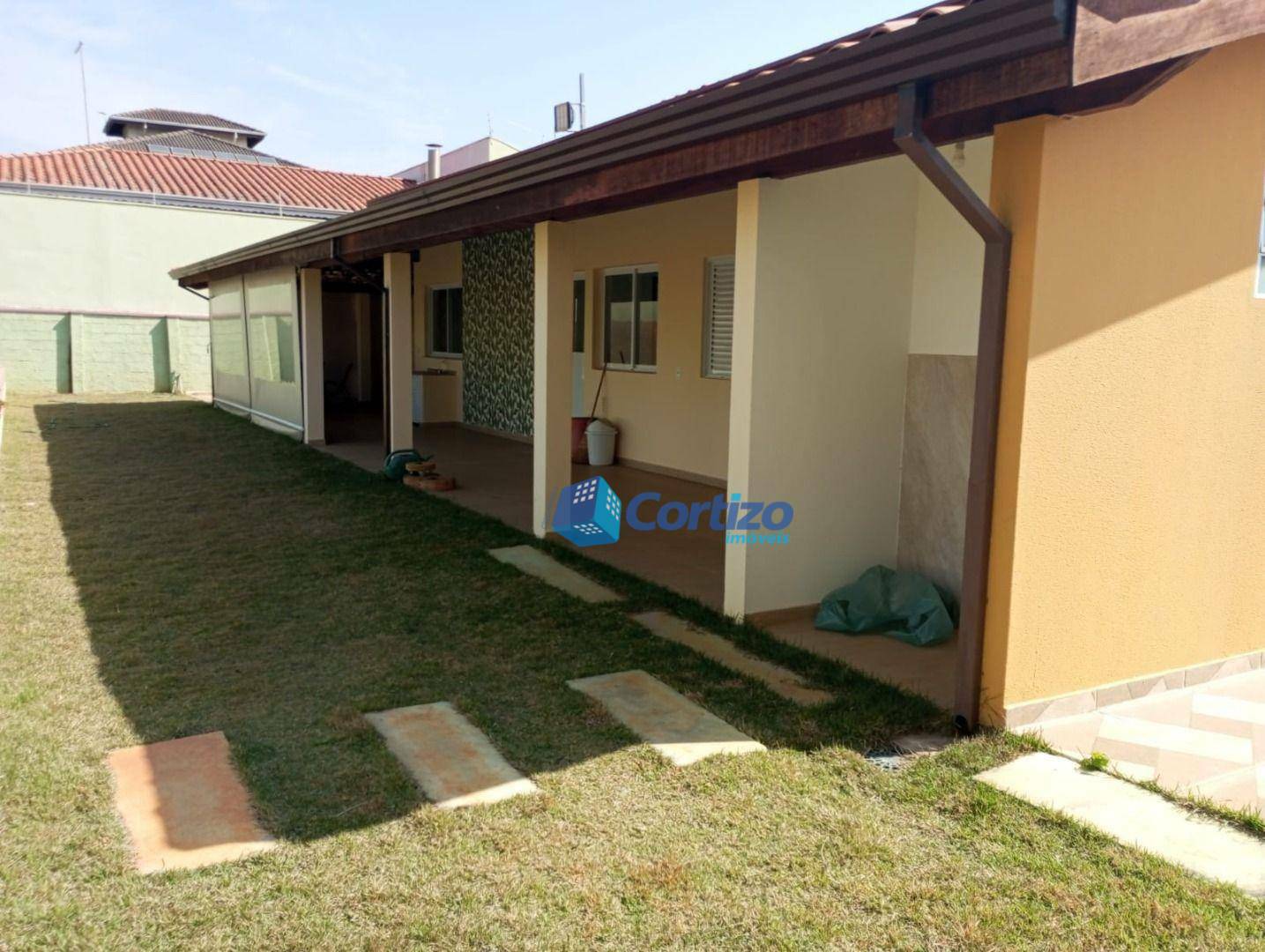 Casa à venda com 3 quartos, 240m² - Foto 2