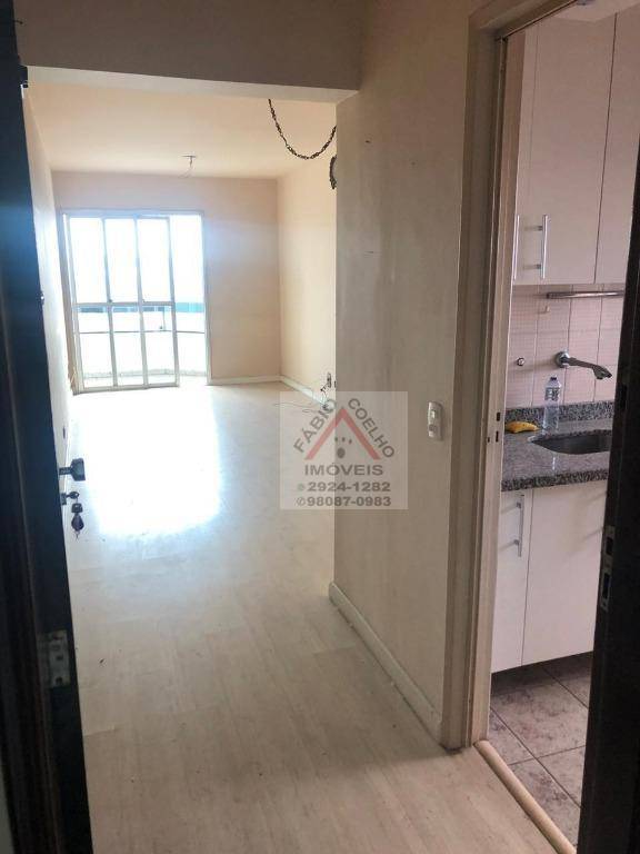 Apartamento à venda com 2 quartos, 64m² - Foto 2