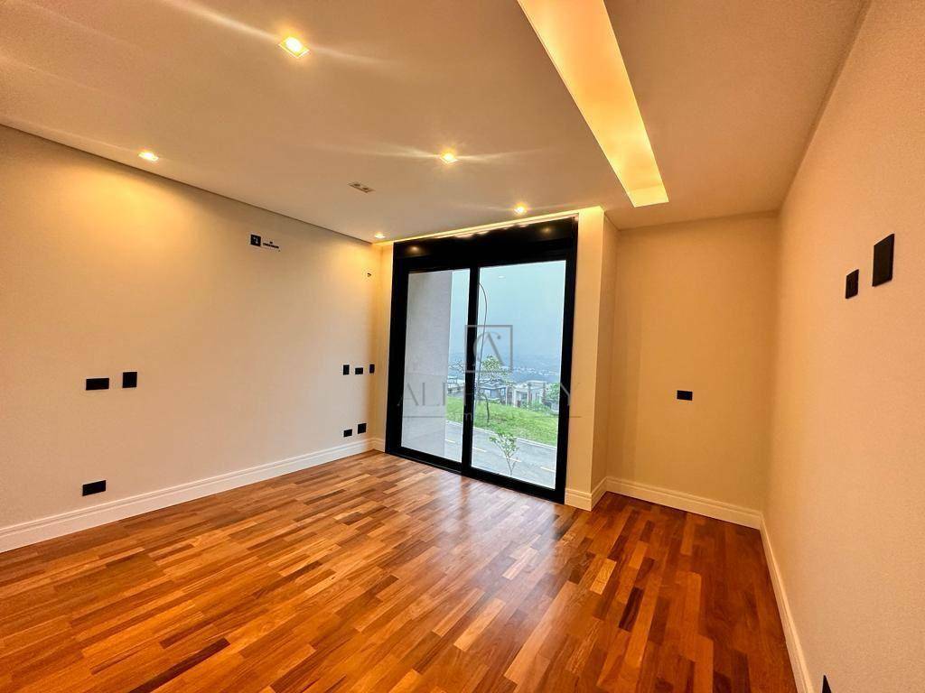 Casa de Condomínio à venda com 4 quartos, 440m² - Foto 9