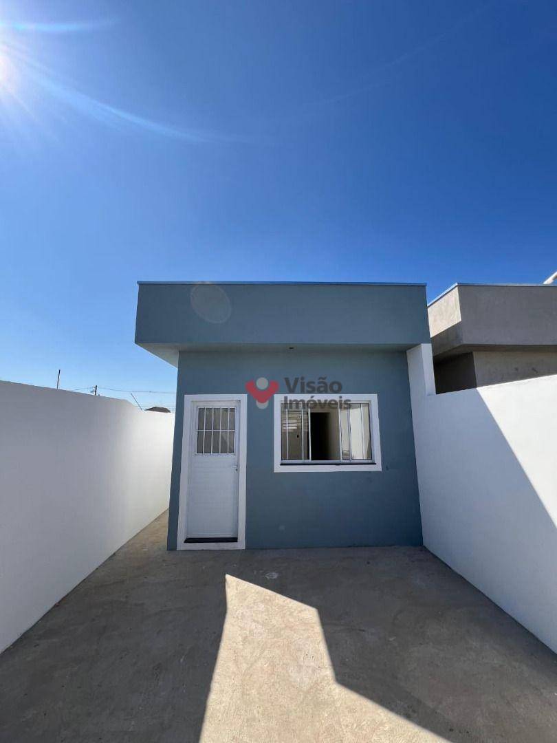 Casa à venda com 2 quartos, 61m² - Foto 1