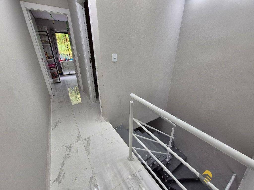 Casa à venda com 2 quartos, 68m² - Foto 9