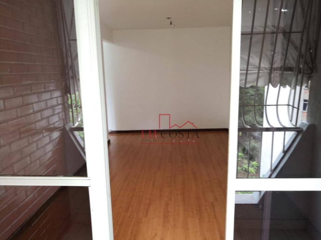 Apartamento à venda com 2 quartos, 79m² - Foto 2