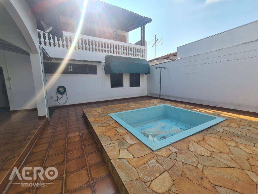 Casa à venda com 3 quartos, 246m² - Foto 11